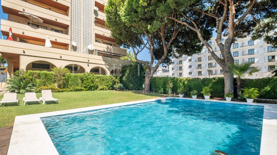 Lovely two bedroom apartment located in a prime location close to the beach, Nueva Andalucía