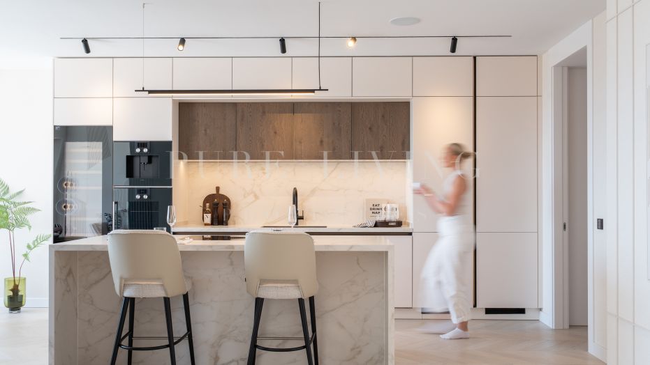 Superbe appartement de quatre chambres récemment rénové à Les Belvédères, Nueva Andalucía.