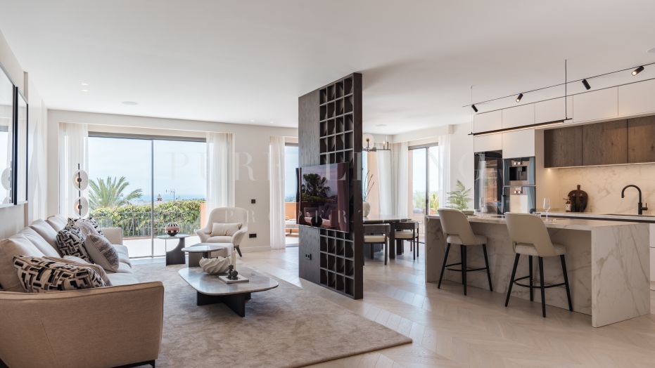 Superbe appartement de quatre chambres récemment rénové à Les Belvédères, Nueva Andalucía.