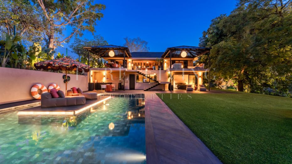 Moderne 4-Slaapkamer Golf-Front Woning met Prachtige Buitenruimtes