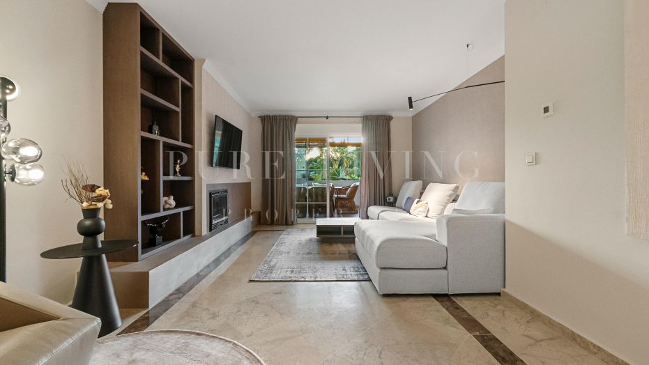 Prachtig designer appartement met uitzicht op de bergen, gelegen in Balcones de Puente Romano