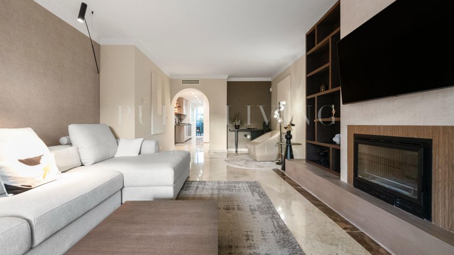 Superbe appartement design avec vue sur les montagnes, situé dans le quartier privilégié de Balcones de Puente Romano