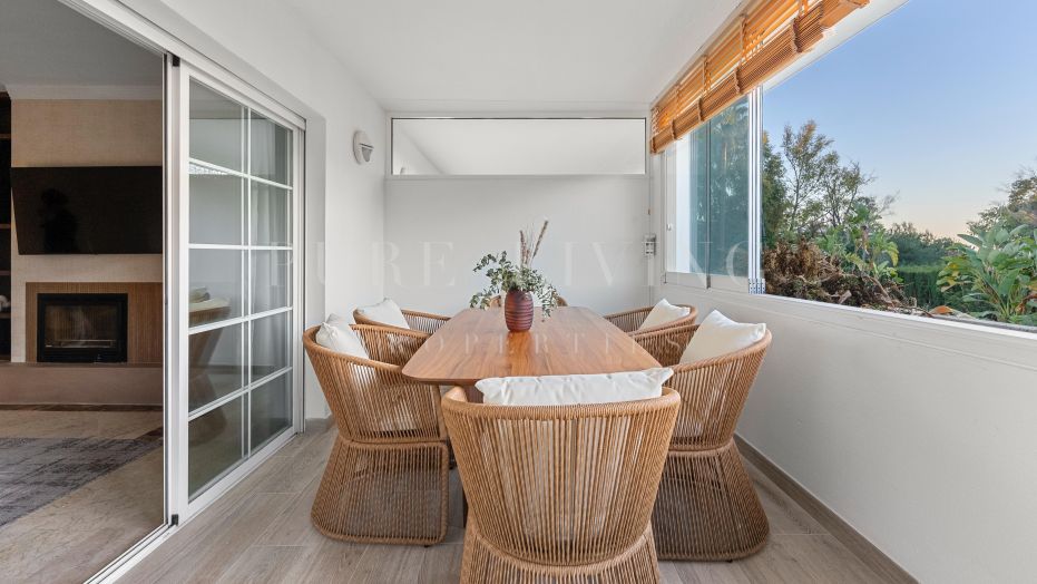 Superbe appartement design avec vue sur les montagnes, situé dans le quartier privilégié de Balcones de Puente Romano