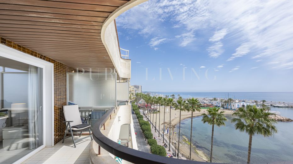 Appartement très spacieux en bord de mer avec des vues panoramiques spectaculaires.