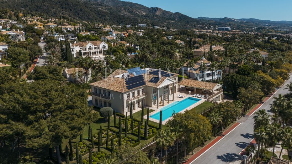 Une villa de luxe à Sierra Blanca avec un design classique et un confort moderne