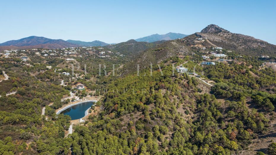 Villa de lujo con impresionantes vistas panorámicas al mar y la montaña, ubicada en Monte Mayor