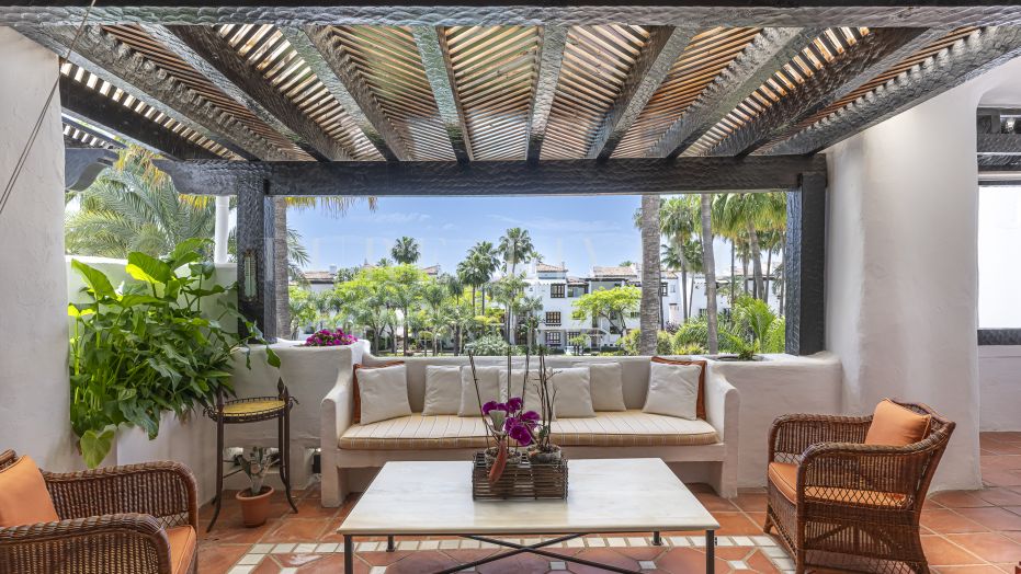 Duplex Penthouse with Private Rooftop and Pool in Puente Romano