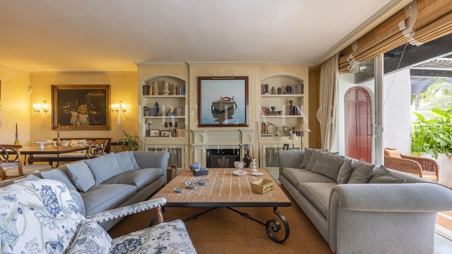 Ático Dúplex con Azotea Privada y Piscina en Puente Romano