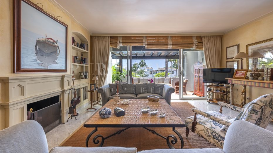 Ático Dúplex con Azotea Privada y Piscina en Puente Romano