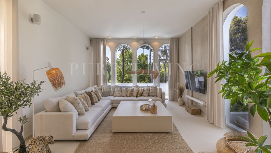 Prachtige woning met vier slaapkamers in Las Lagunas, Atalaya de Río Verde.