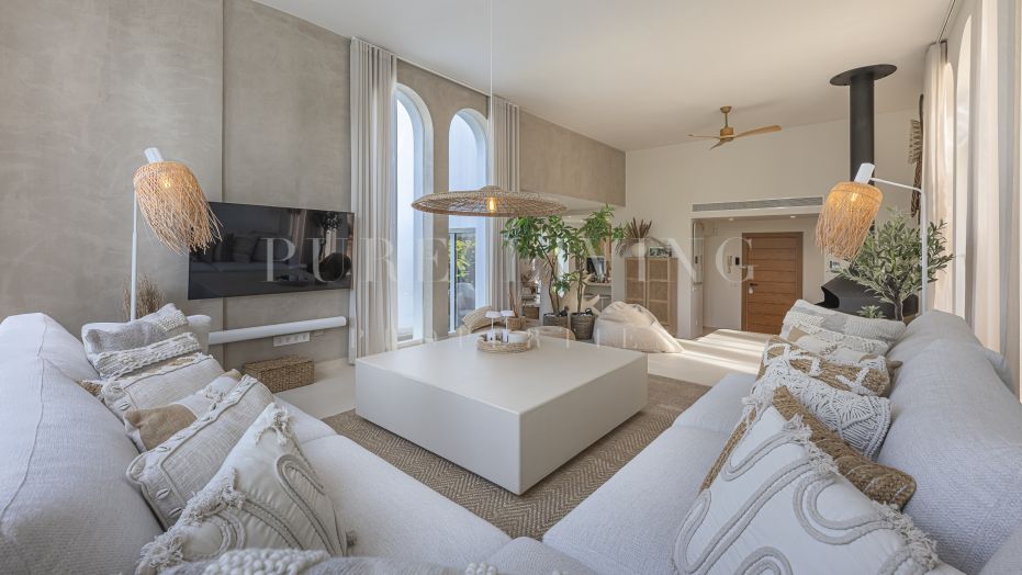 Prachtige woning met vier slaapkamers in Las Lagunas, Atalaya de Río Verde.