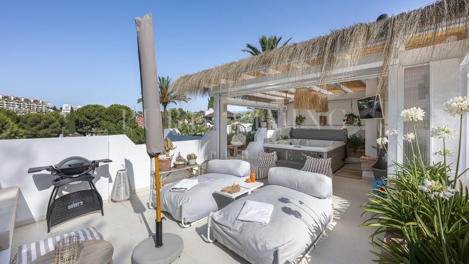 Prachtige woning met vier slaapkamers in Las Lagunas, Atalaya de Río Verde.