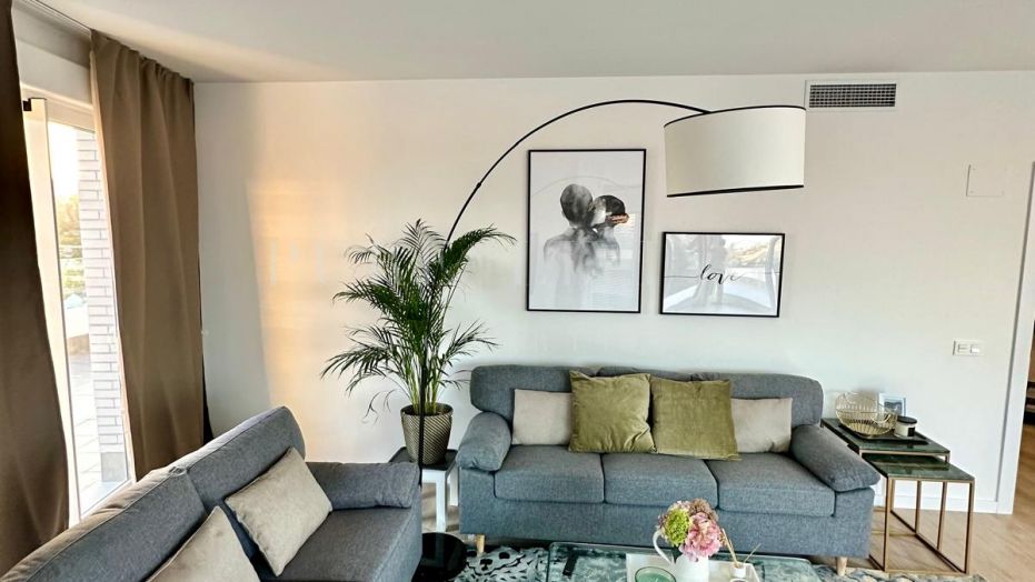 Stunning 3-bedroom penthouse with incredible sea and mountain views in the prime, Nueva Andalucía