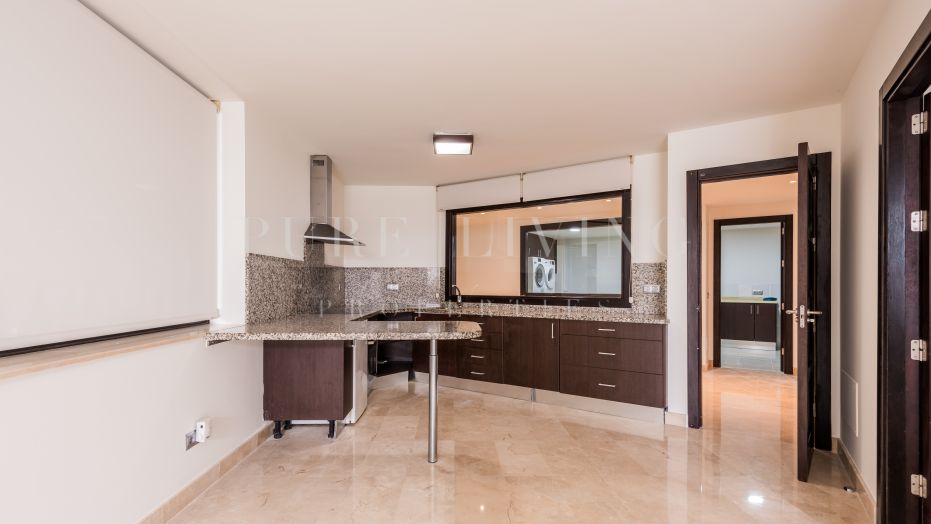 Amplia villa familiar en Nueva Andalucía con espacios dedicados al ocio, trabajo y entretenimiento