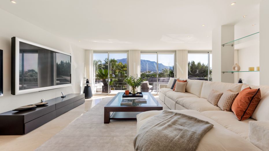 Amplia villa familiar en Nueva Andalucía con espacios dedicados al ocio, trabajo y entretenimiento