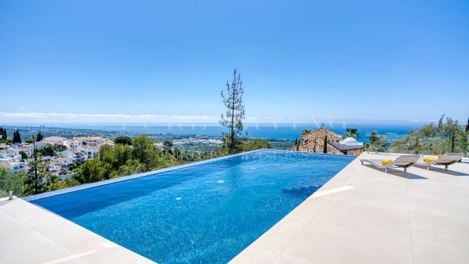 Contemporary 4-bedroom panoramic sea view villa with Infinity pool in Altos de Los Monteros, Marbella East