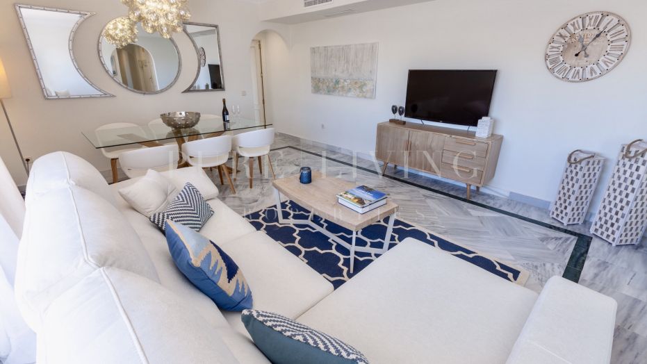 Elegant three Bedroom Apartment in La Dama de Noche, Nueva Andalucia