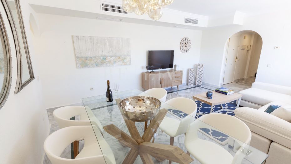 Elegant three Bedroom Apartment in La Dama de Noche, Nueva Andalucia
