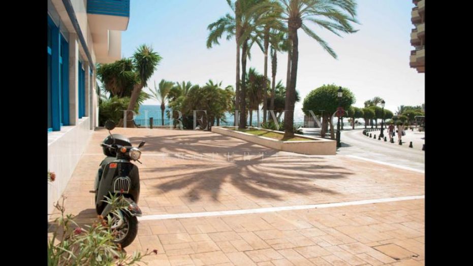 Spacieux locaux commerciaux dans un emplacement de choix en bord de mer à Marbella Centro