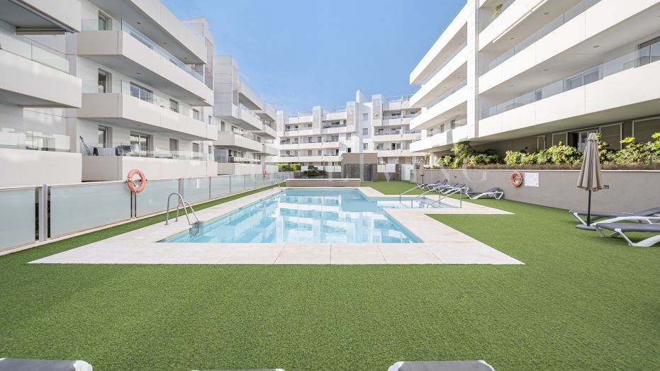 Apartamento moderno de tres dormitorios a un paseo de la playa y del boulevar