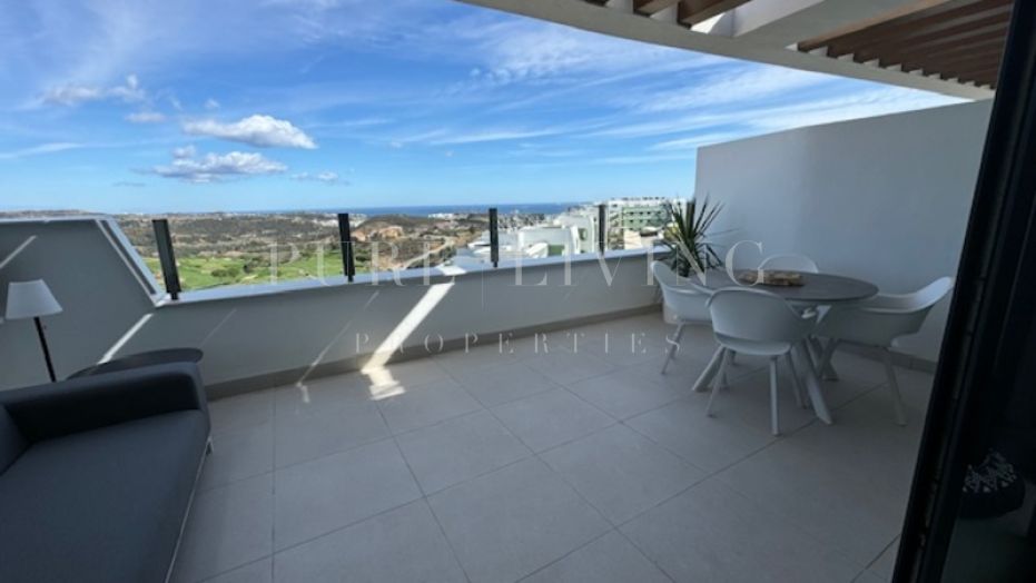 Appartement neuf de deux chambres avec vue sur la mer et le golf