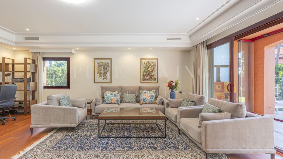 Maison de ville exclusive à Puente Romano Luxe et charme méditerranéen