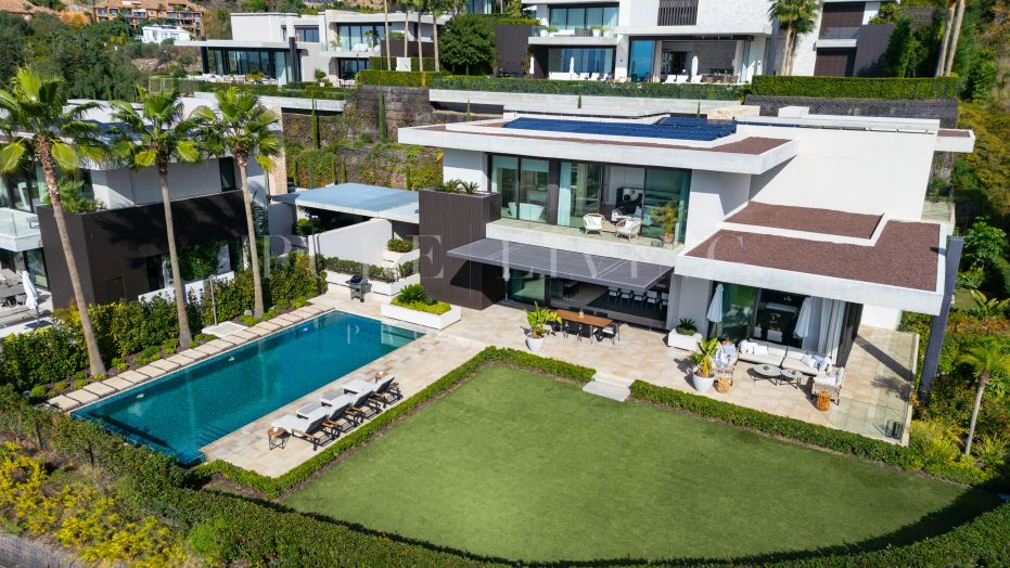 Impressive villa by Tobal Architects in The Hills, La Quinta