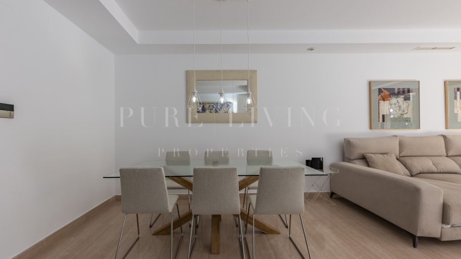 Appartement de luxe au rez-de-chaussée de Medina de Banús, Nueva Andalucía, avec vue sur la piscine et le jardin