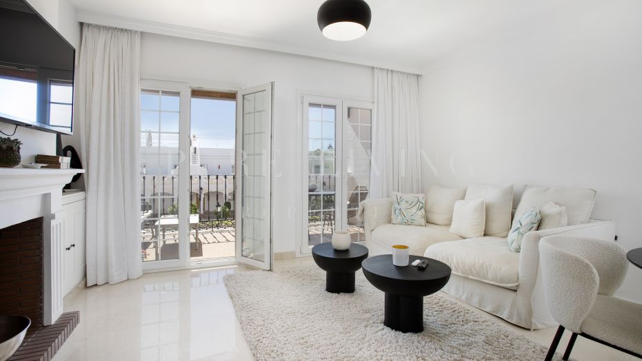 Duplex penthouse met zeezicht in Nueva Andalucía