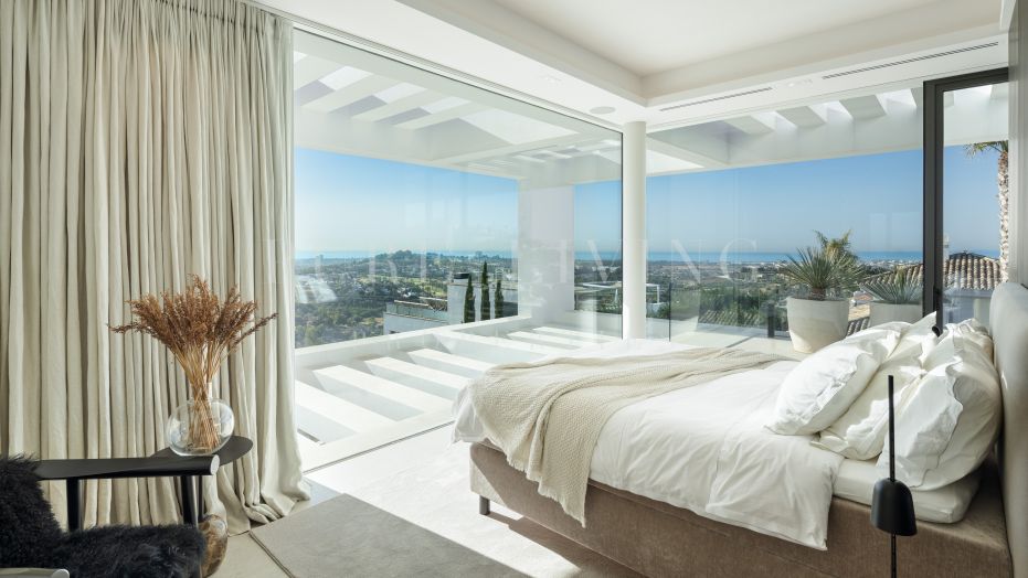 Magnificent contemporary villa for sale with panoramic views in La Quinta