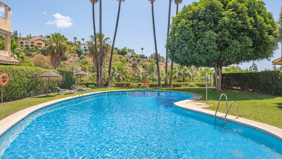 Prachtig appartement met spectaculair panoramisch uitzicht in La Quinta Golf, Benahavís