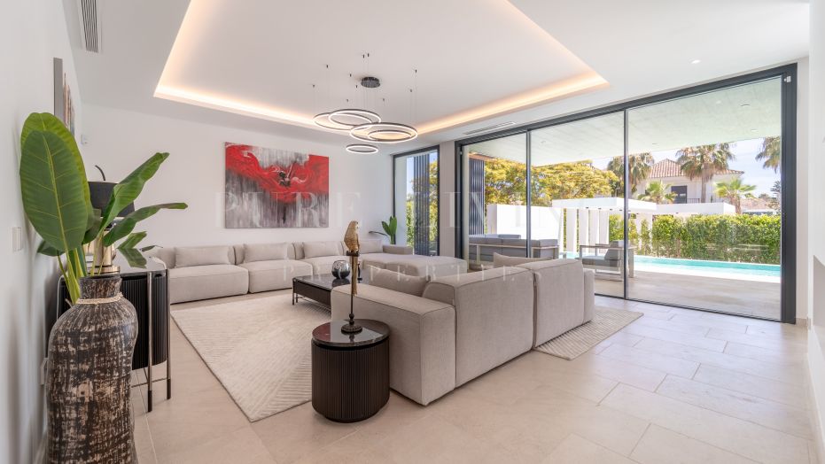 Villa contemporaine neuve en bord de mer à Atalaya Isdabe, Casasola