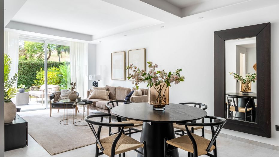 Stylishly Renovated Apartment with Golf Views in La Quinta