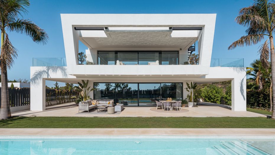 Lujosa villa contemporánea en una comunidad cerrada en la Milla de Oro de Marbella