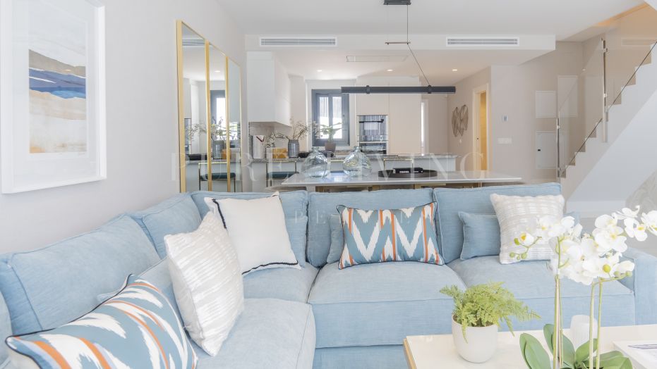 Magnífica Casa Adosada de cuatro dormitorios en Marein Village, Los Naranjos, Marbella