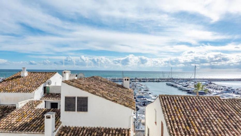 Stunning two bedroom apartment with amazing sea views, located in the prime area of Puerto Banús