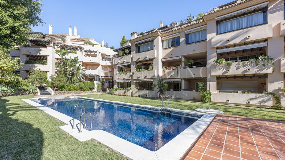 Appartement met twee slaapkamers in een exclusieve gemeenschap in el Virrey de Nagueles.