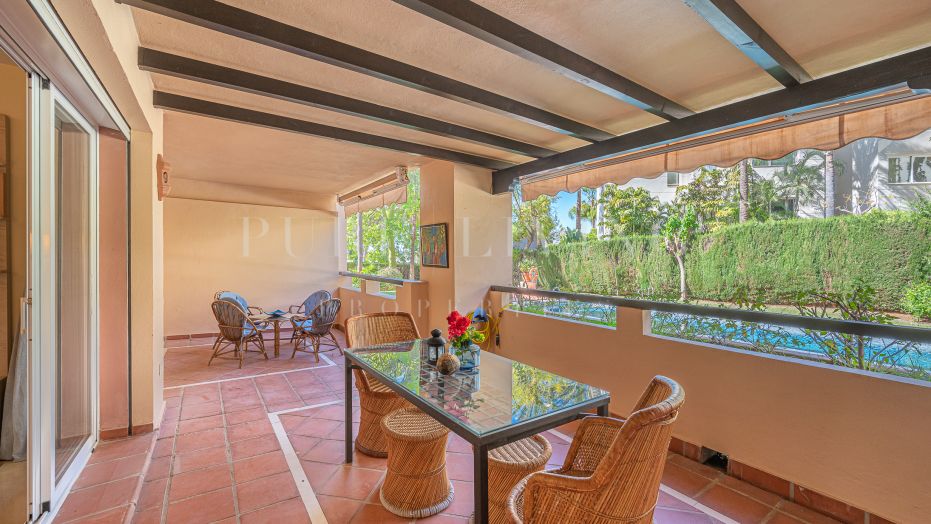 Apartamento en alquiler larga temporada de dos dormitorios en una exclusiva comunidad en El Virrey de Nagueles.