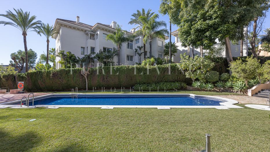 Appartement met twee slaapkamers in een exclusieve gemeenschap in el Virrey de Nagueles.