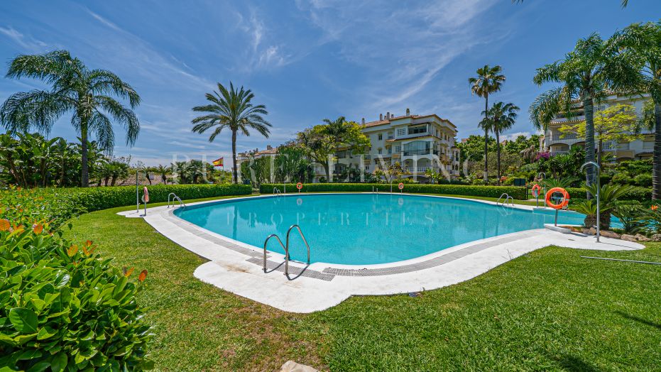 3 bedrooms apartment in Costa Nagueles for rent