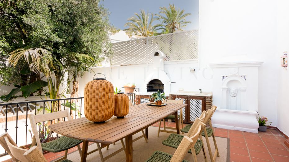 Maison de ville récemment rénovée à Lomas del Marbella Club Pueblo, Golden Mile, Marbella