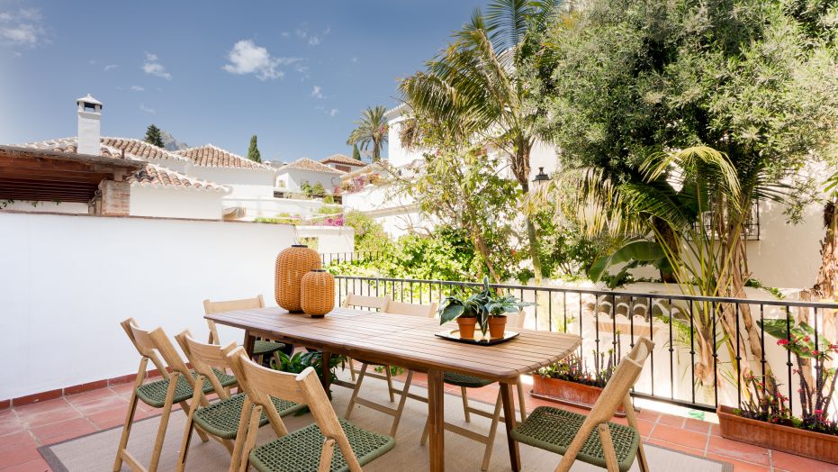 Maison de ville récemment rénovée à Lomas del Marbella Club Pueblo, Golden Mile, Marbella