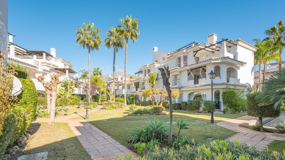 Duplex penthouse met 3 slaapkamers te huur in Los Naranjos de Marbella