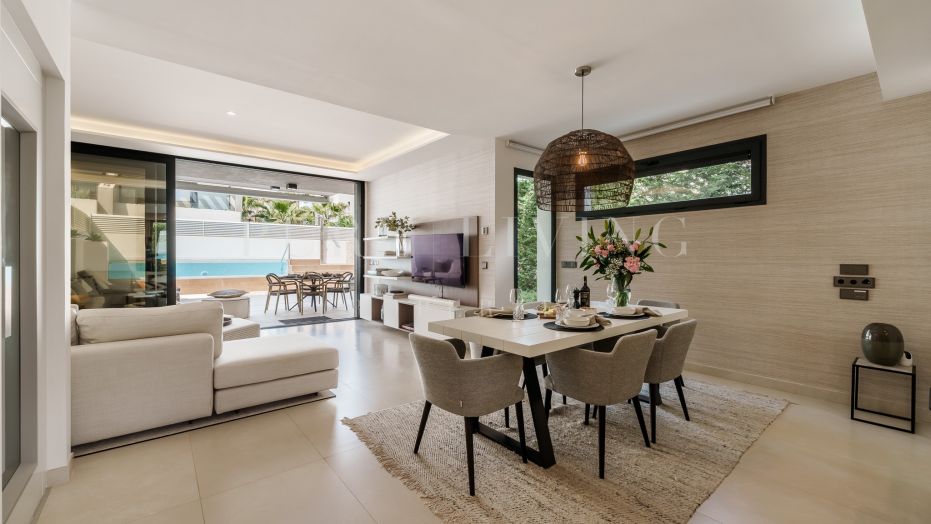 Élégance Moderne en Bord de Mer : Villa de Luxe avec 5 Chambres dans une Résidence Privée près de Puerto Banús