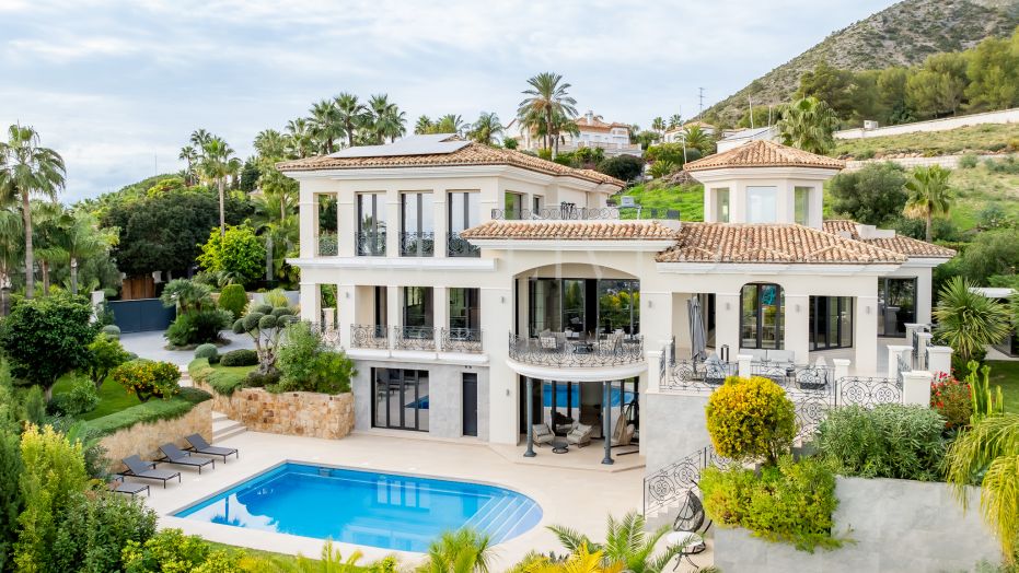 Impresionante villa ubicada en la prestigiosa comunidad cerrada de Sierra Blanca, en la Milla de Oro de Marbella.