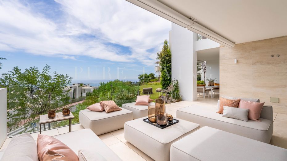 Luxurious Ground Floor Apartment in Palo Alto, Ojen with Panoramic Sea Views