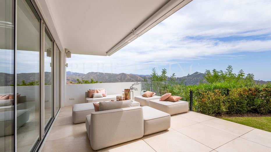 Luxurious Ground Floor Apartment in Palo Alto, Ojen with Panoramic Sea Views