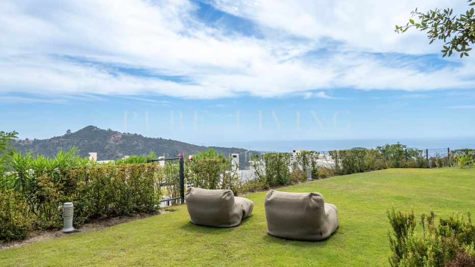 Luxurious Ground Floor Apartment in Palo Alto, Ojen with Panoramic Sea Views