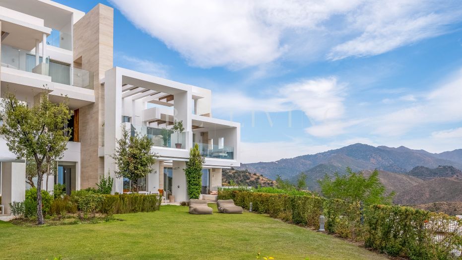 Lujoso apartamento en planta baja en Palo Alto, Ojén, con vistas panorámicas al mar
