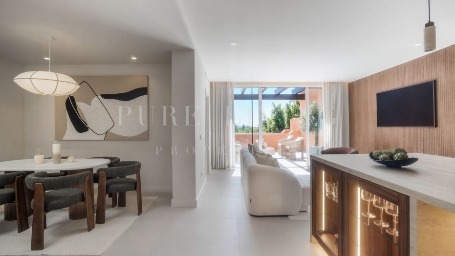 Alminar: Een verfijnd mediterraan duplex in het hart van Nueva Andalucía